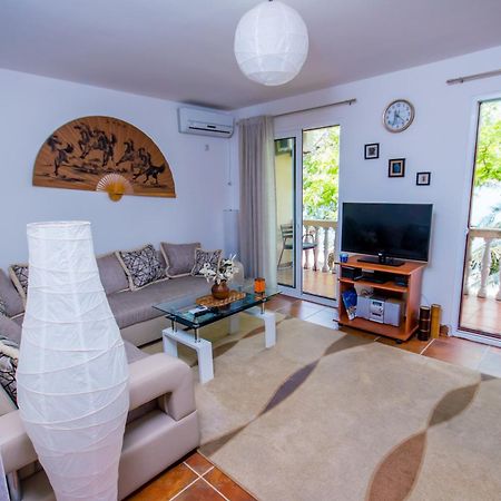 Apartments Beachfront Kotor Ngoại thất bức ảnh