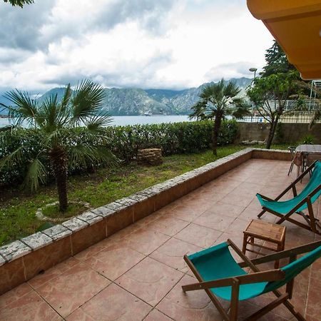 Apartments Beachfront Kotor Ngoại thất bức ảnh