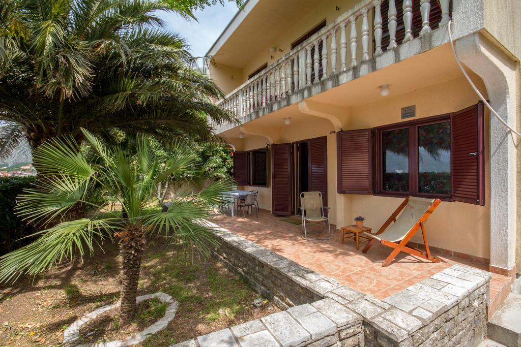Apartments Beachfront Kotor Ngoại thất bức ảnh