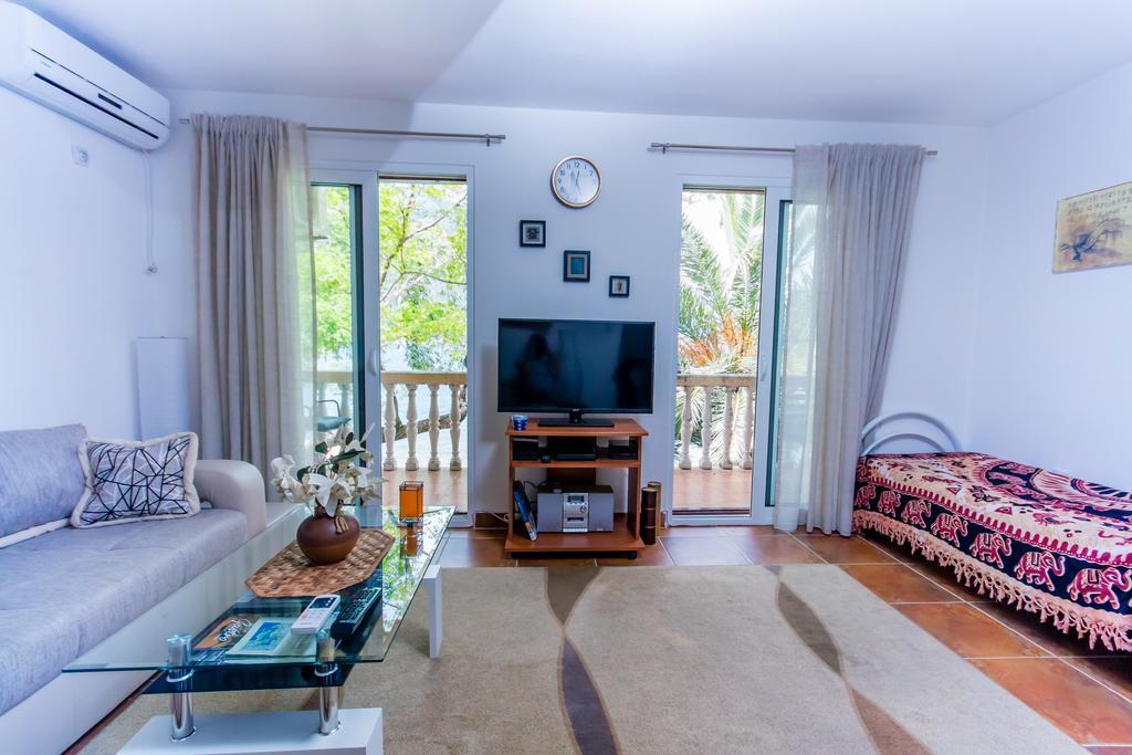 Apartments Beachfront Kotor Ngoại thất bức ảnh