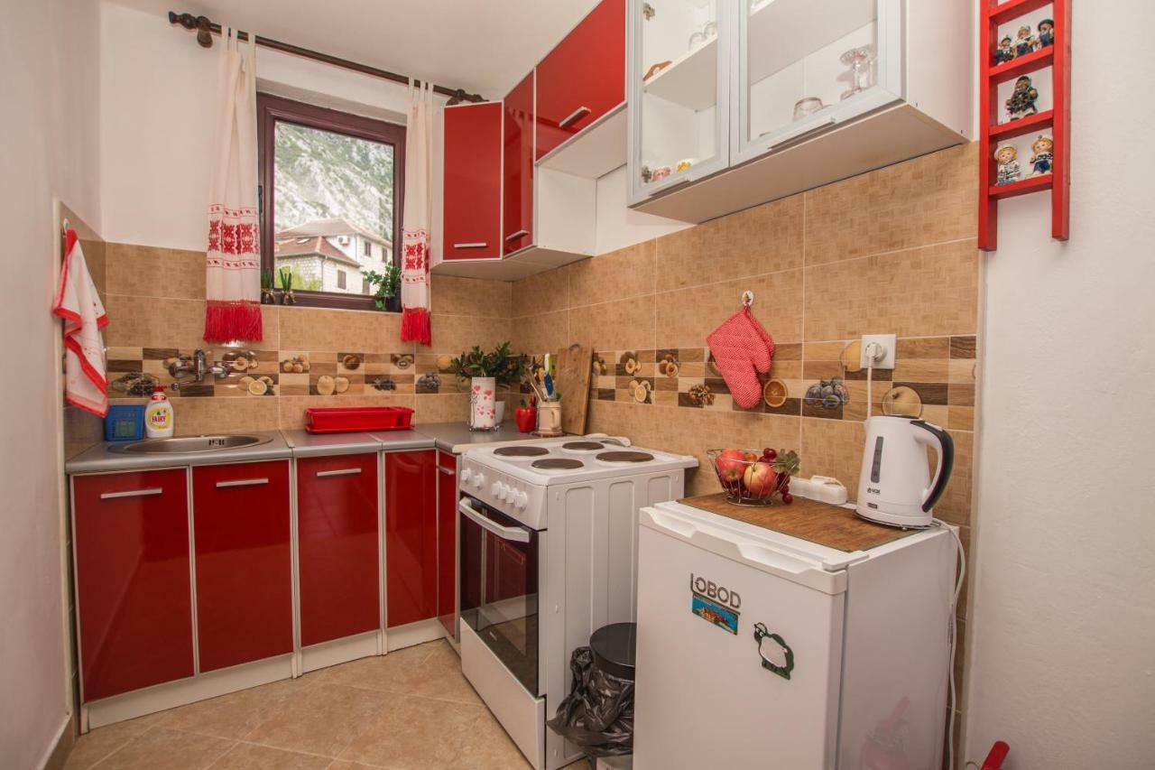 Apartments Beachfront Kotor Ngoại thất bức ảnh