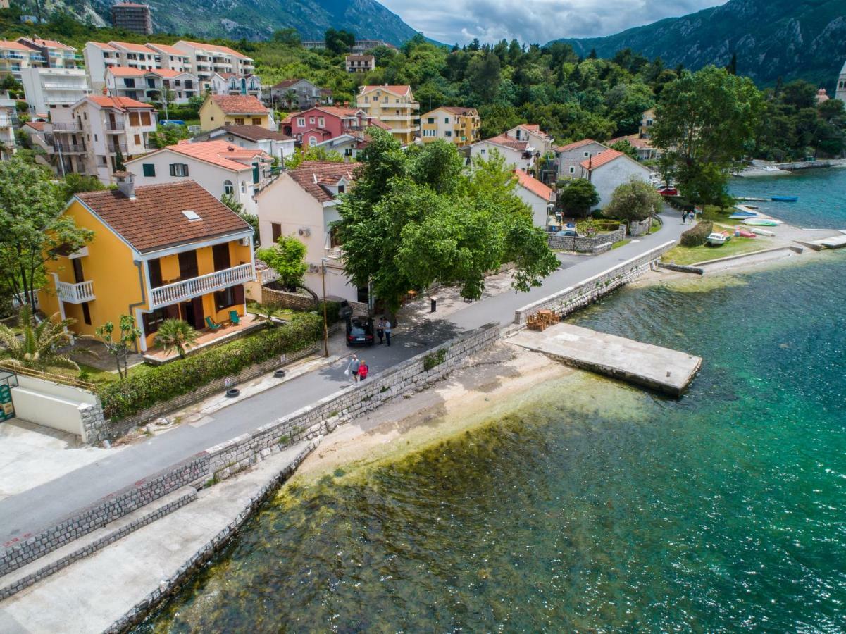 Apartments Beachfront Kotor Ngoại thất bức ảnh