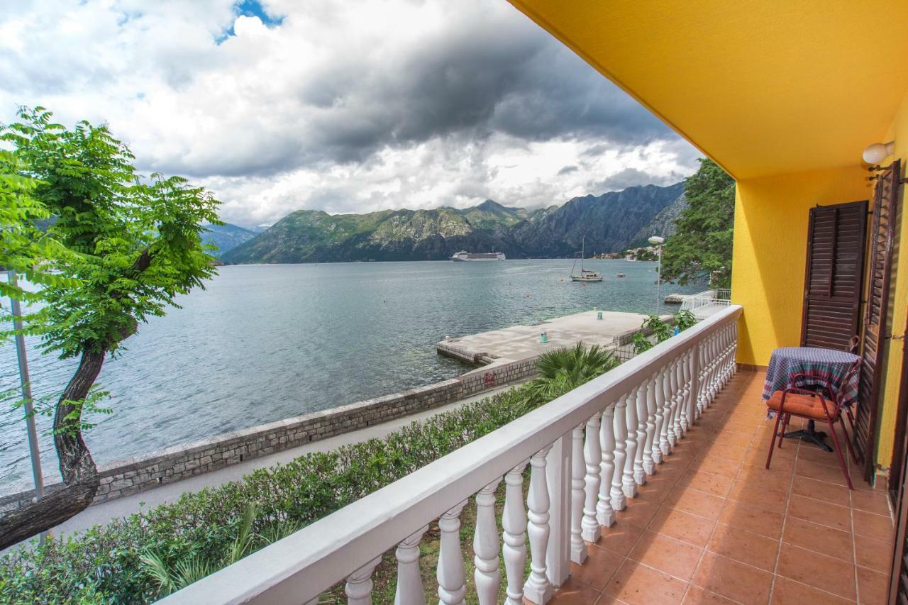 Apartments Beachfront Kotor Ngoại thất bức ảnh