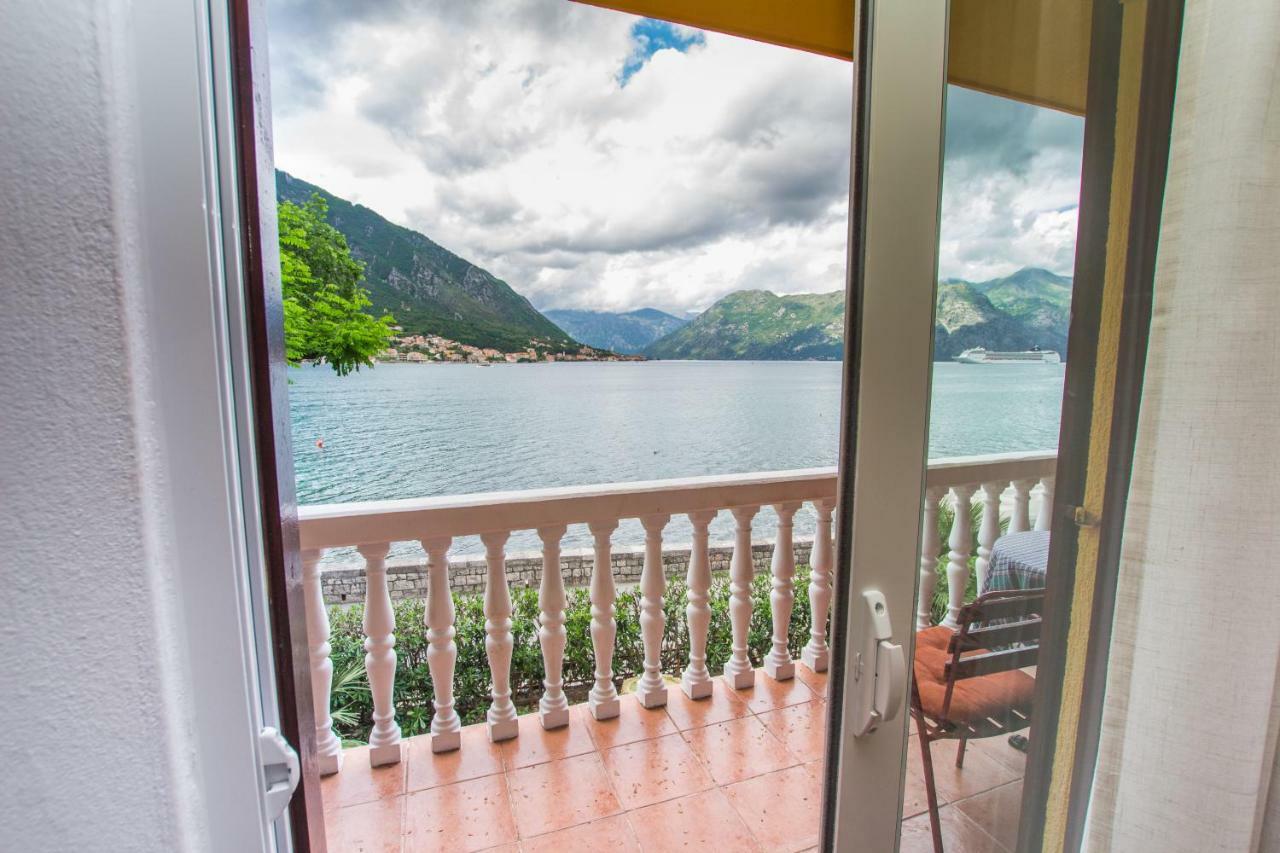 Apartments Beachfront Kotor Ngoại thất bức ảnh